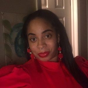 Meet your Posher, Dominique